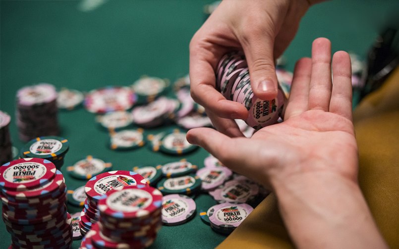 Giải đáp băn khoăn Bluff trong Poker là gì?