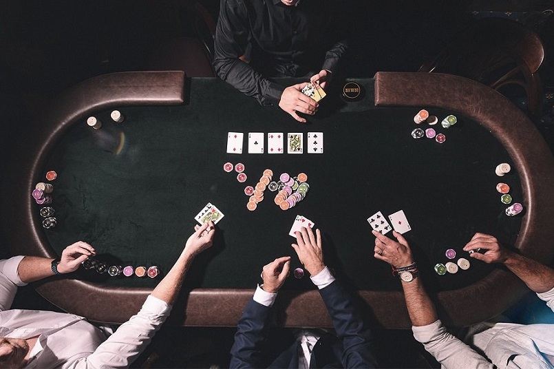 Vị trí ngồi trên bàn cược Poker